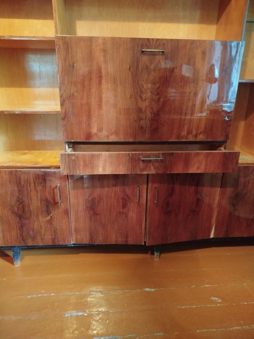 Сервант б/у Раритетный. Импортного производства.