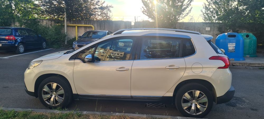 Vând Peugeot 2008