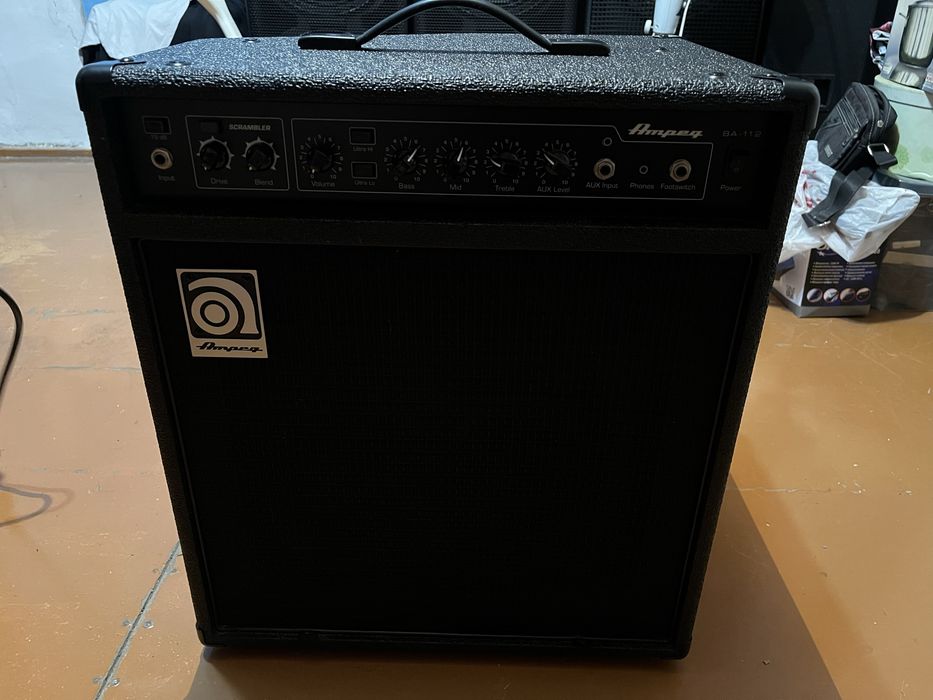AMPEG-BA112 Басовый комбик