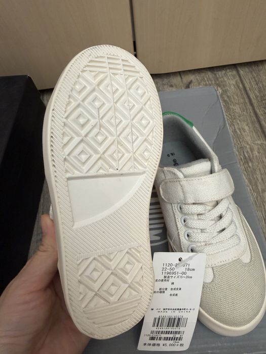 Кроссовки детские абсолютно новые