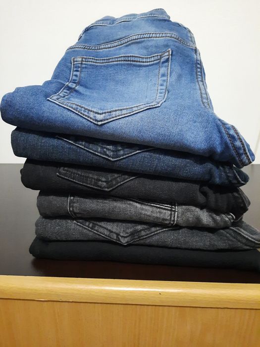 Lot 5 perechi de blugi și o pereche pantaloni de trening