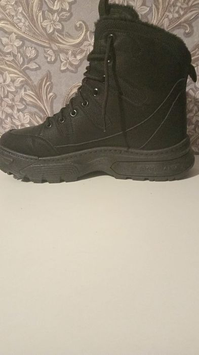 Срочно продам зимние сапоги