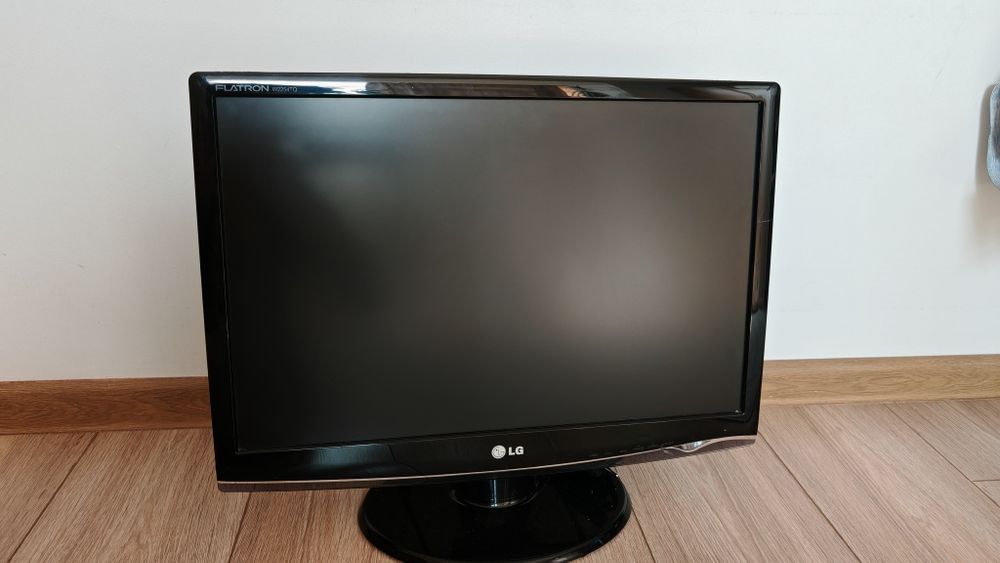 Монитор Lg 22 дюйма