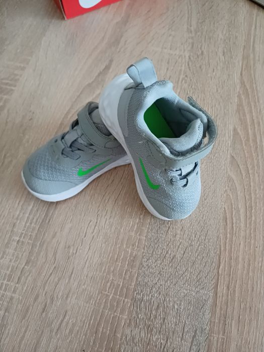 NIKE маратонки revolution EU 21