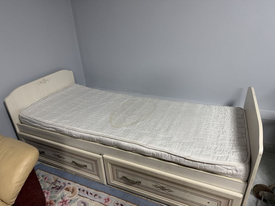 Продам шкаф, кровать и стол для учебы