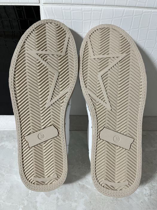 Кроссовки кожанные