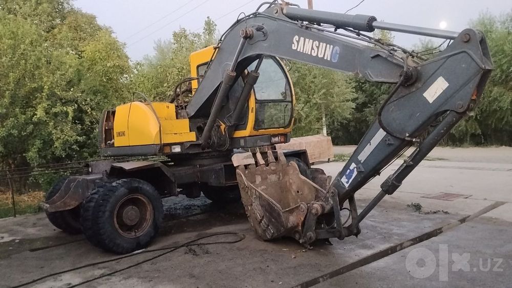 Samsung 132 ekskavator xolati ideal ishlab turgan tehnika