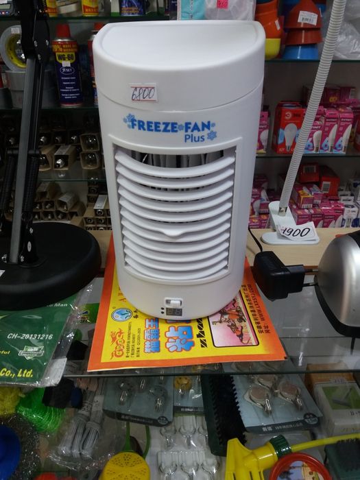 Вентиляторы  напольные и настольные.