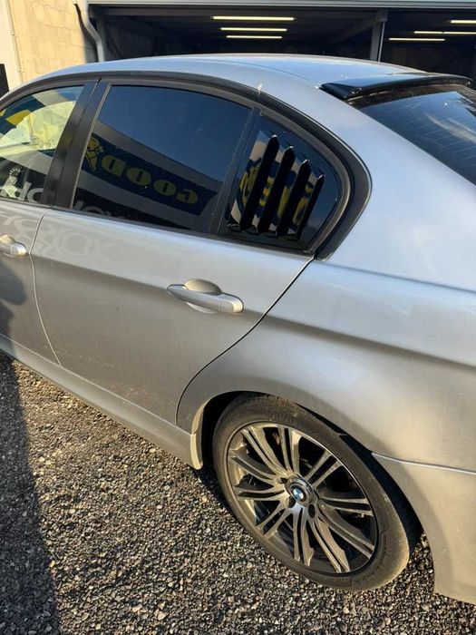 Добавки за задни странични стъкла BMW E90 – хриле, M-Style решетки