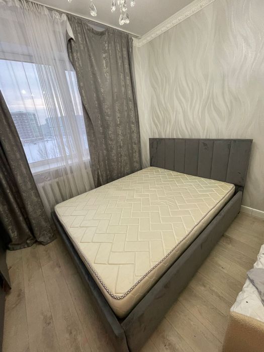 Продается кровать с матрасом чистый