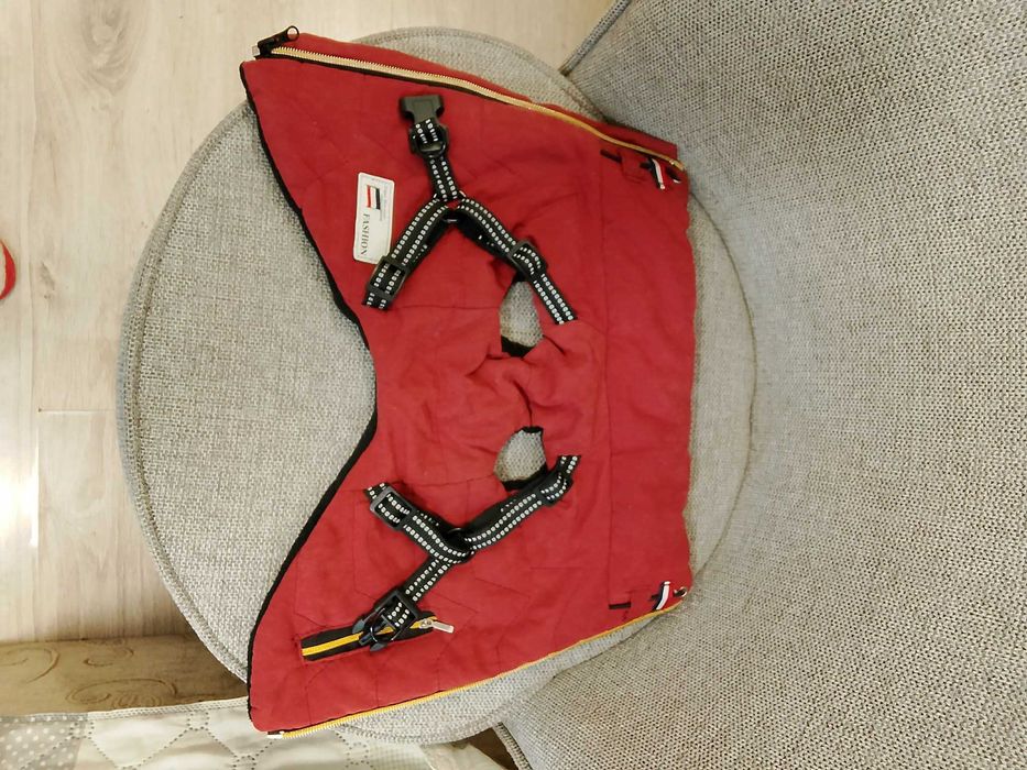 Яке за куче с вграден нагръдник, водоустойчиво, ватирано