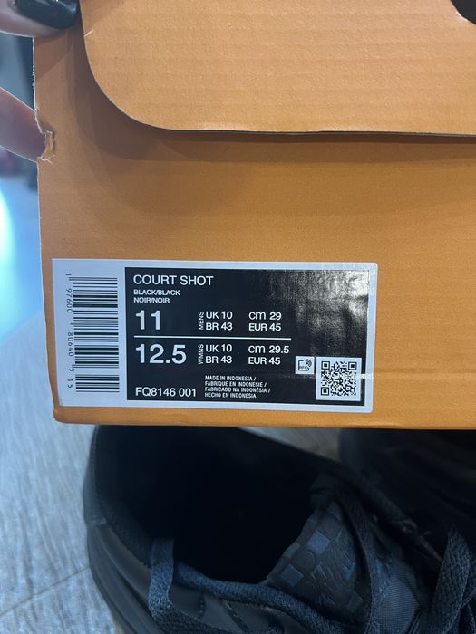 Маратонки Nike.