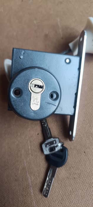 Продам внутреннии замок