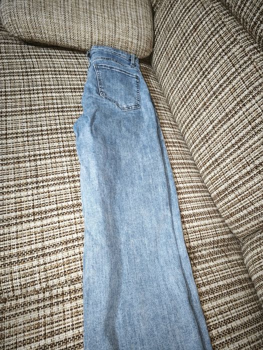 Продам джинсы  25,26,27