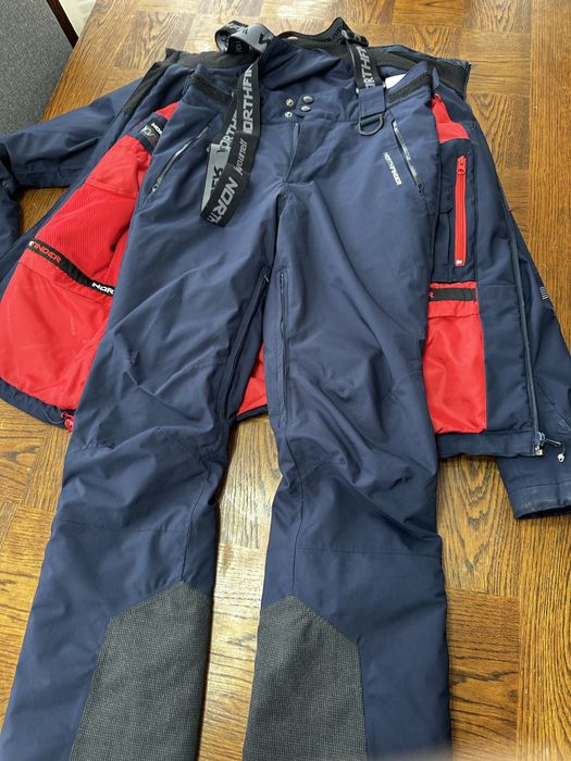 Vând Costum de schi