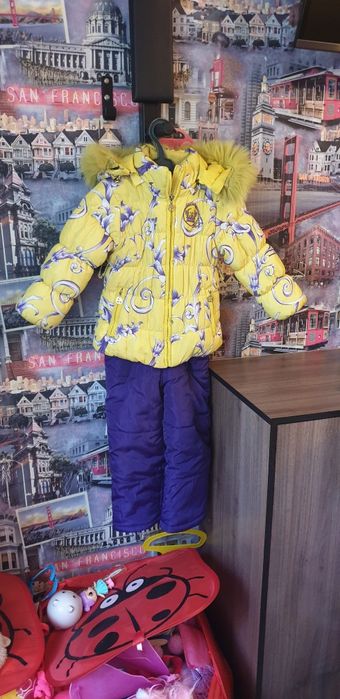 Продаю зимний комбинезон на девочку