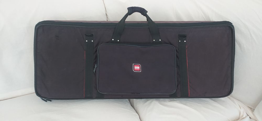 Продаётся футляр для синтезатора Korg pa3