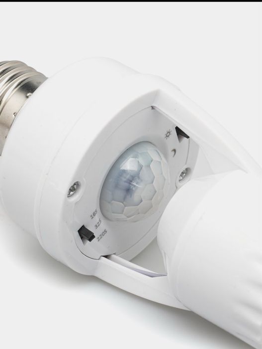 патрон для лампочки с датчиком движения