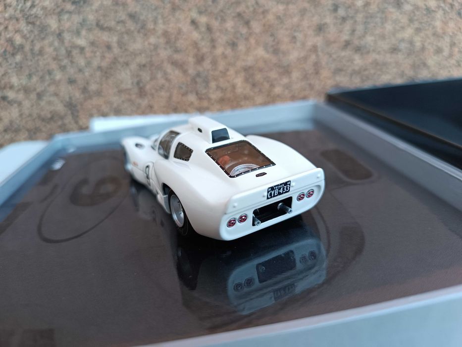 Minichamps 1:43 Chaparral 2D 24h Le Mans 1966 Phil Hill Joakim Bonnier