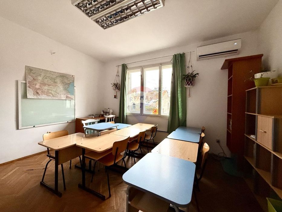 Апартамент с две спални, и ПАРКИНГ за продажба, Център, гр. Варна, Я.