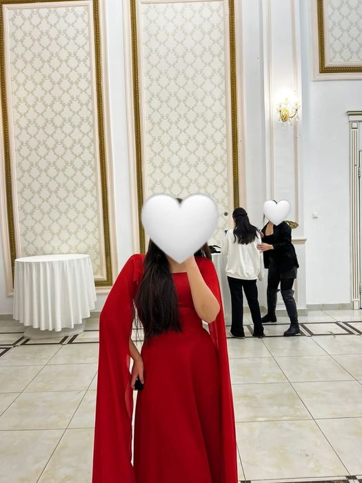 Красное вечернее платье