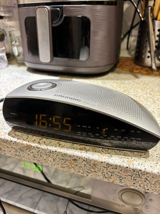 Radio ceas Grundig