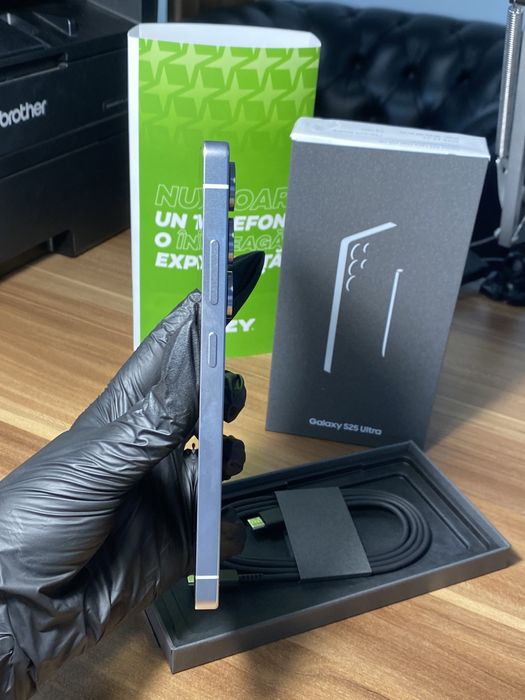 Samsung Galaxy s25 ultra • 256 GB • Titanium Silverblue
