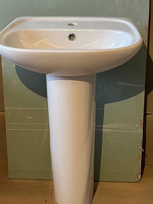 Умывальник с пьедесталом