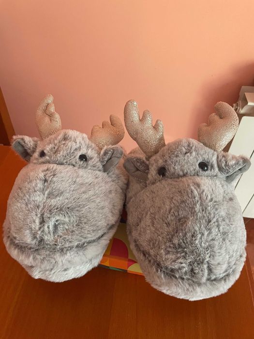 Коледни пантофи с мотив северен елен