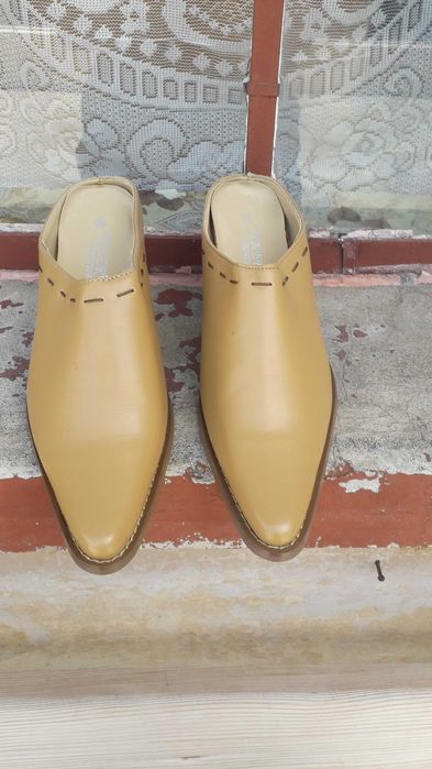 Papuci cu toc de damă