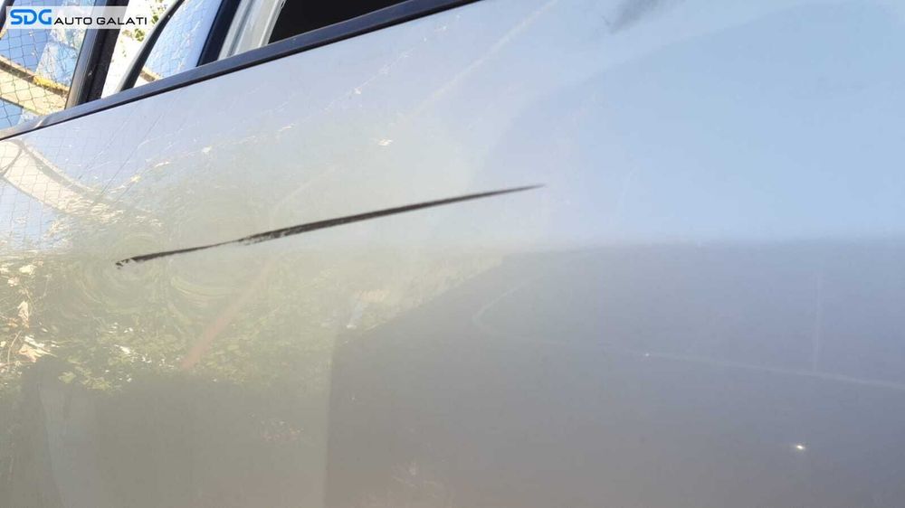 Usa Usi Portiera Portiere Dreapta Spate Dezechipata cu Defect Volkswagen Touran 1T2 2007 - 2010 Culoare LR7L