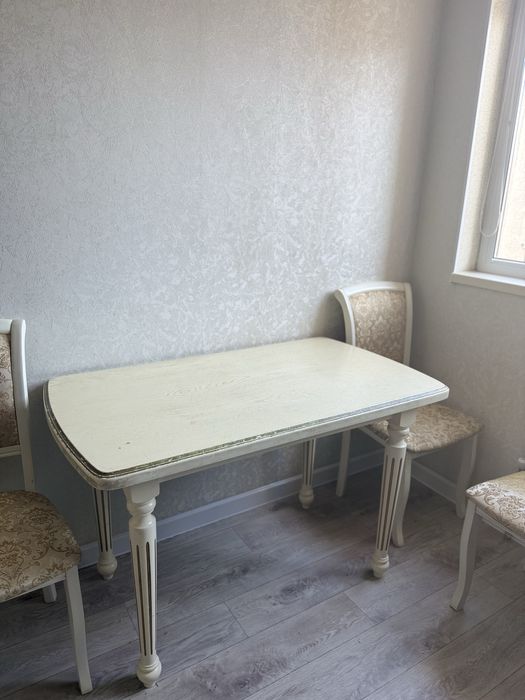 Стол жане стулья 4шт