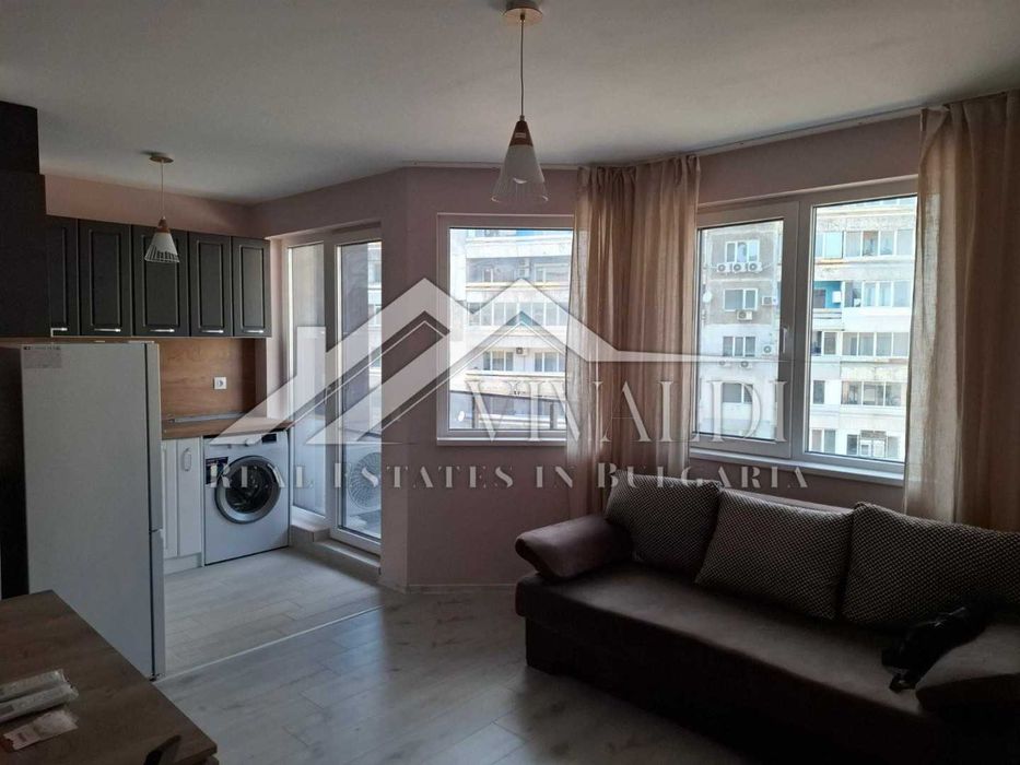 Дава се под наем Двустаен апартамент в Варна, Център - 60 кв.м за 598.23 € - Снимка #1