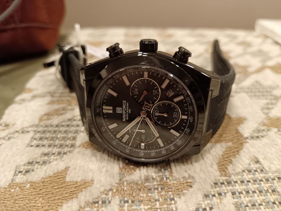 Продам часы Naviforce