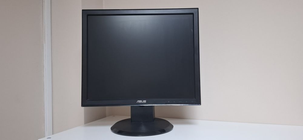 ASUS монитор 17 инча