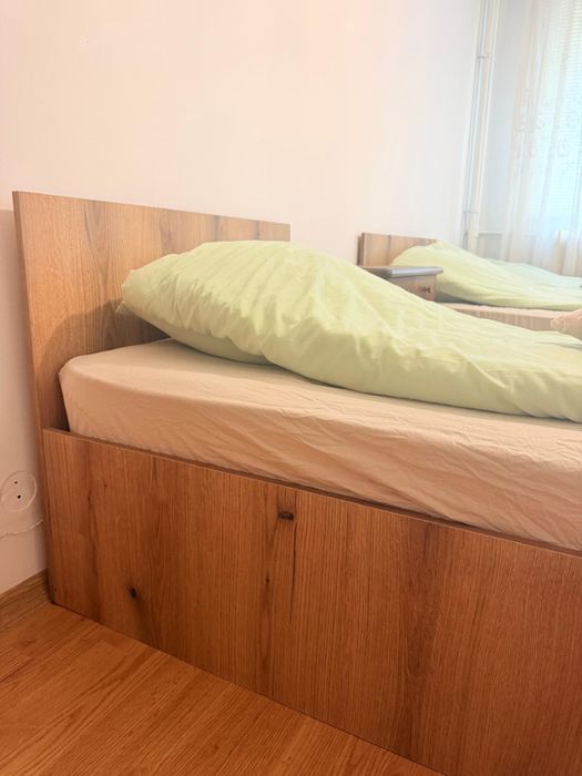 Paturi single cu tot cu saltea 90*200 cm.Foarte putin folosite.
