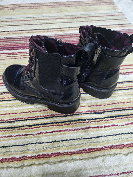 Продам осенние ботинки на девочку