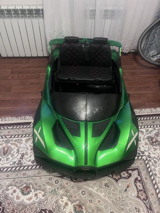 Продам машину детскую