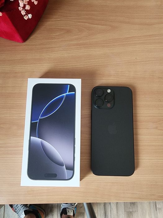 Vand iPhone 16 pro Max de 512 gb memory , 100% sănătate baterie , 180 cicluri de încărcare, activat în septembrie 2025… 4500 lei