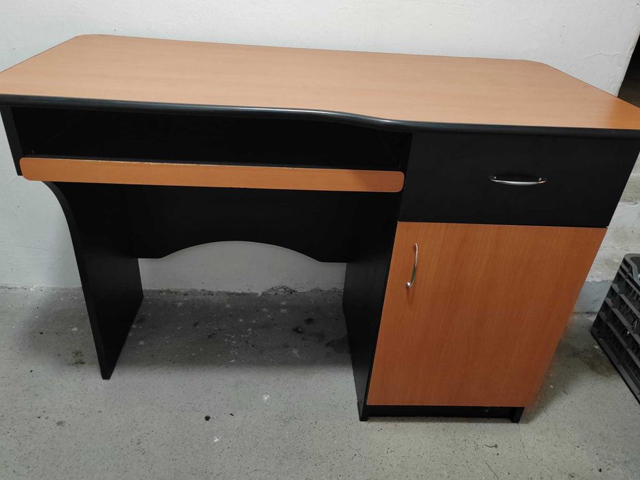 Vand 2 birouri in stare excelenta