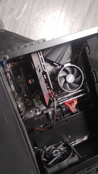 PC GaminG Ryzen 5/512 GB//Rx 6600