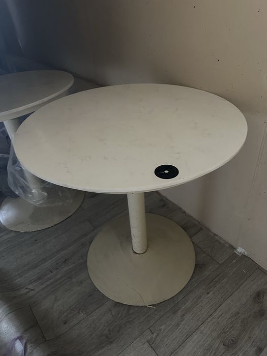 Столик в кофейню искуственный камень  60 на 60 см