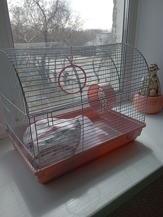 Продам клетку большую.