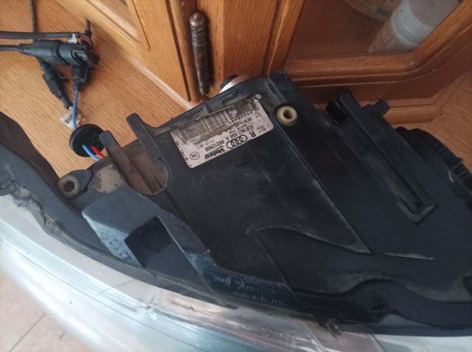 Vand URGENT Faruri stanga si dreapta ,set original Audi Q7 ,2005-2009