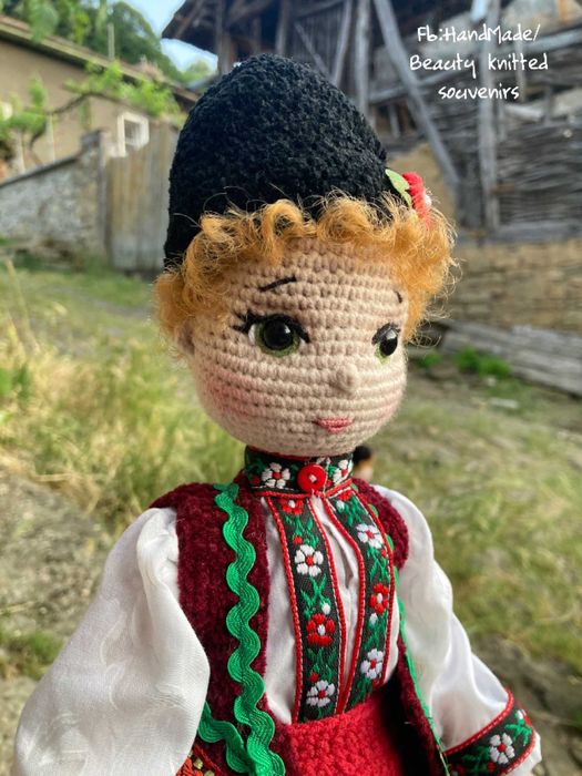 Кукли в народни носии