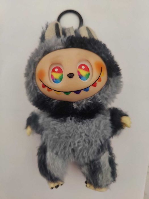 Labubu curcubeu si negru