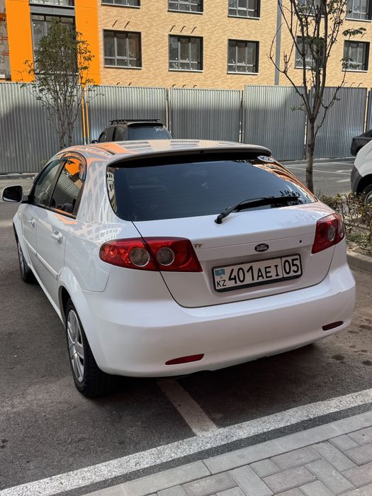 Chevrolet lacetti 2011