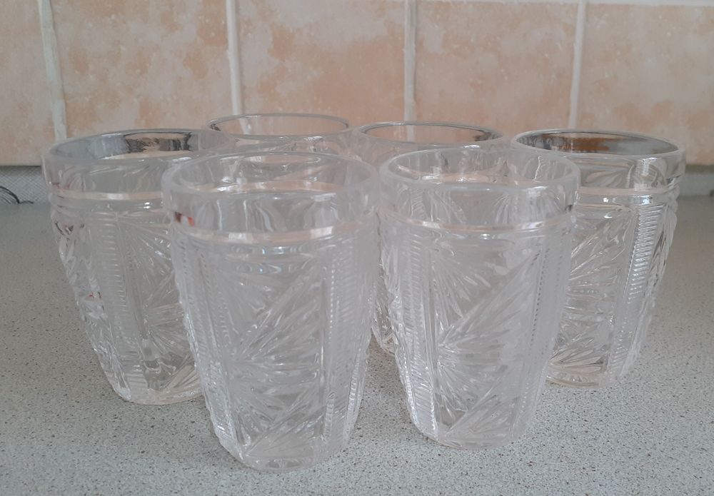 Продам хрустальные рюмки ( стопки) Советского производства.