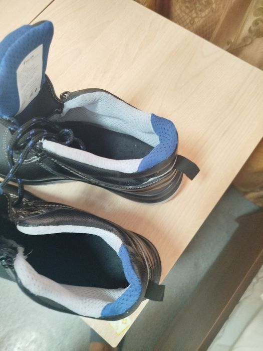 Продам спец ботинки