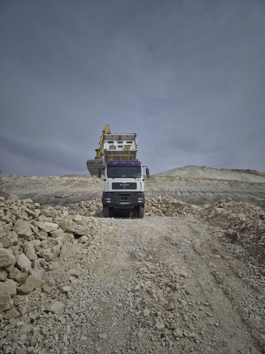 Услуги с комбиниран багер,бобкат  и  самосвали.